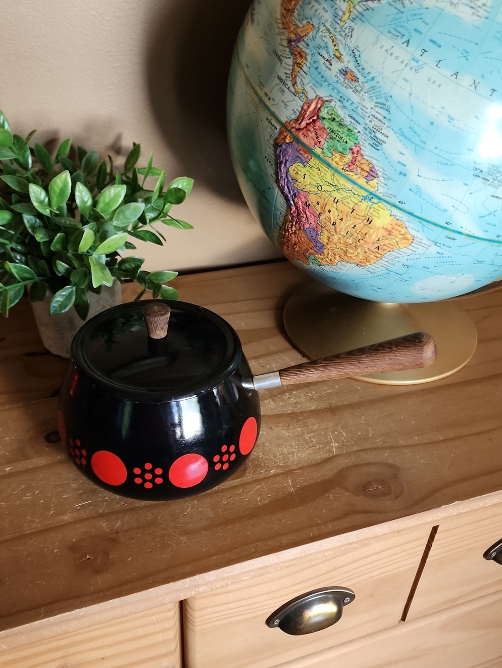 Swiss Perk Enamel Black and Red Retro Dot Fondue Pot with Wooden Handle